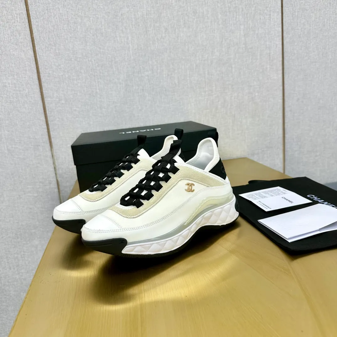 👟👟Ex-factory price 480👟👟 👟👟 👟👟 Top version Chanel Chanel - 2023 counter top casual sports shoes This classic design; the upper is electro-embroidered with a variety of craftsmanship; the outsole is fashionable and sporty; the unusual inclusion of a variety of color elements... The diversified mix and match is very beautiful and versatile, and can be used for leisure, fashion, sports, and outdoor... ꫛꫀꪝ Go➫ Materials: ❶Upper is made of: original imported mercerized velvet + double-layer breathable mesh ❷Inside is made of: original imported breathable mesh ❸Outsole is based on: Original T👟👟Ex-factory price U combination outsole Counter boutique packaging complete set for women 35–41 men 38-46 ᅟᅠᅟᅠᅟᅠ